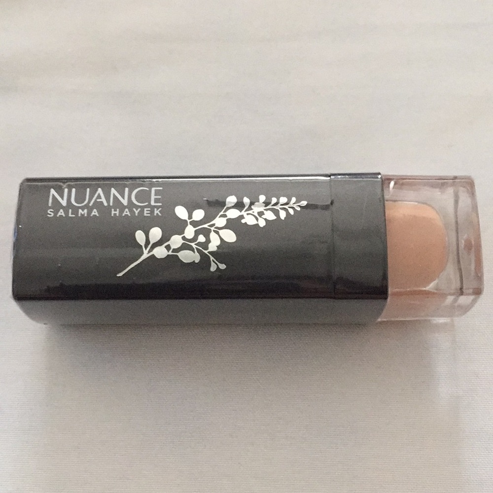 Salma Hayek NUANCE color vibrance lipstick
